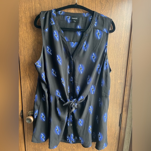 Torrid Peplum Georgette Button-Front Tie-Front Blouse black & blue size 2 - Picture 8 of 9